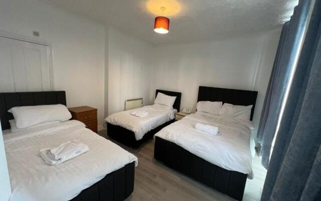 Spacious Flat with River View, 1A