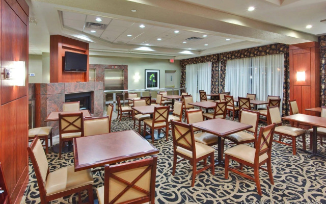 Newmarket Hotel & Suites