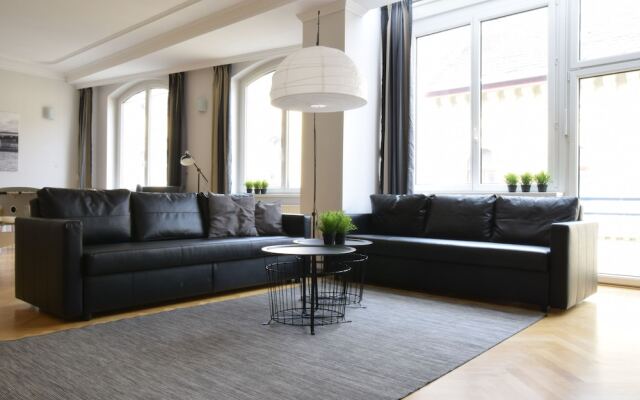 Luxury Apartment by Hi5 - Lovag Suites