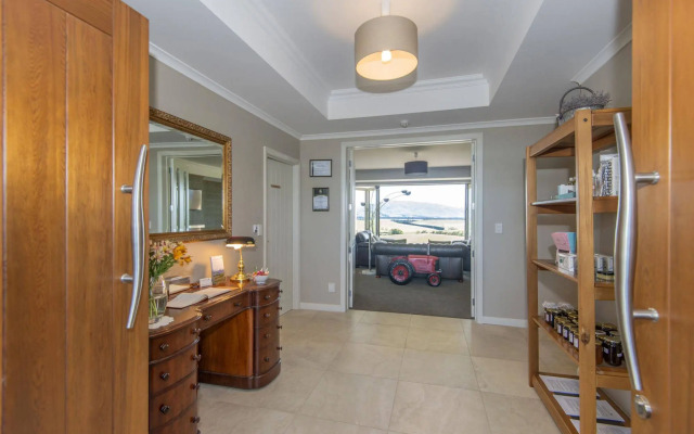 Ribbonwood Country House