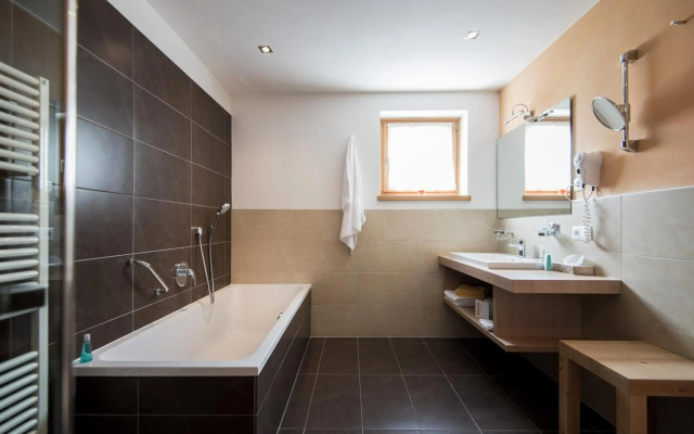 Alpine Hotel Ciasa Lara