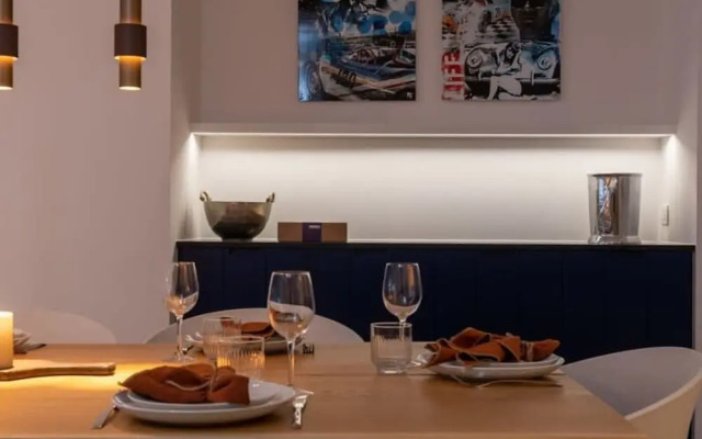 Spacious Apartment With Parking on Prime Location