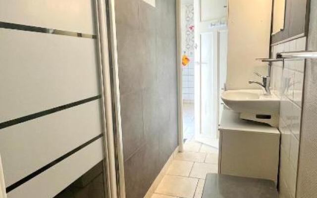 Appartement à quelques pas de la plage avec jardin