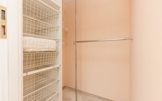 Spacious Apartment Pruszkow by Renters