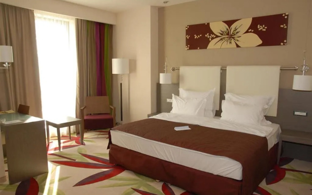 Golden Tulip Ana Dome