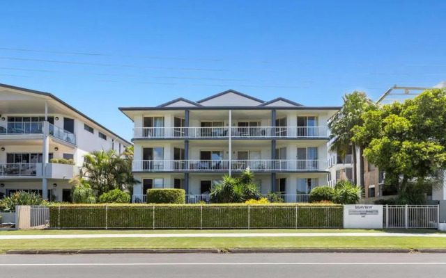 2Bed Beachfront Apartment - Holiday Management