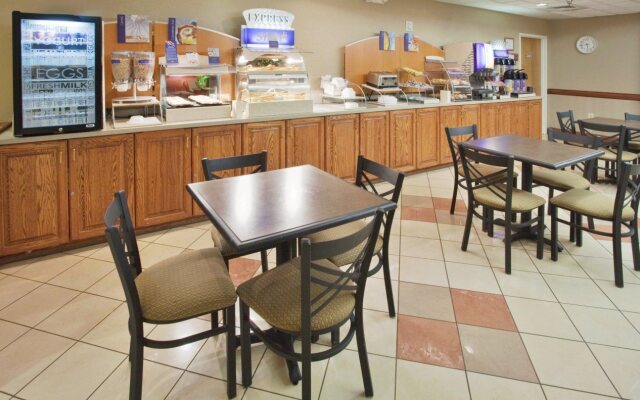 Holiday Inn Express Hotel & Suites Laurinburg by IHG