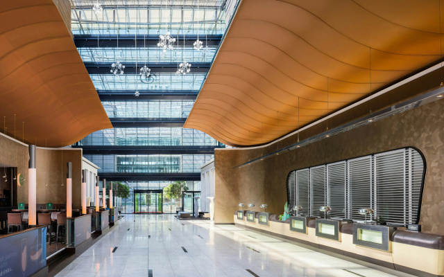 Hilton Frankfurt Airport - Image 2