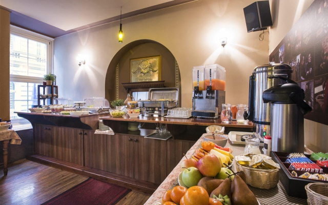 Domino Hostel