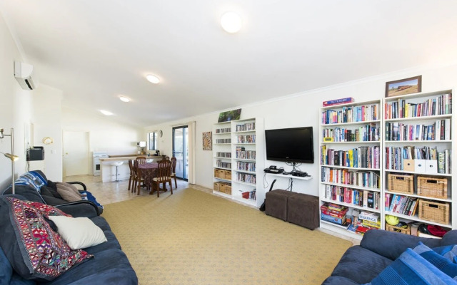 Uppy's Shack - Quiet Location Close to Beach Pet Friendly