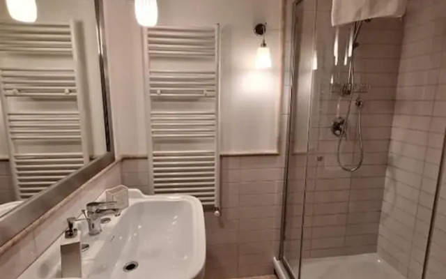 Cozy & Charming Florentine Hideaway