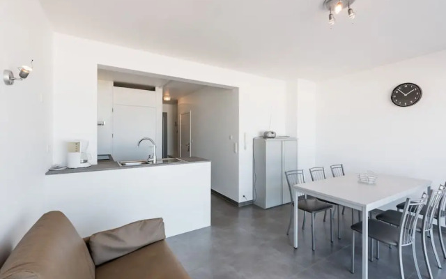 Apartment on Sea Wall With Stunning Views