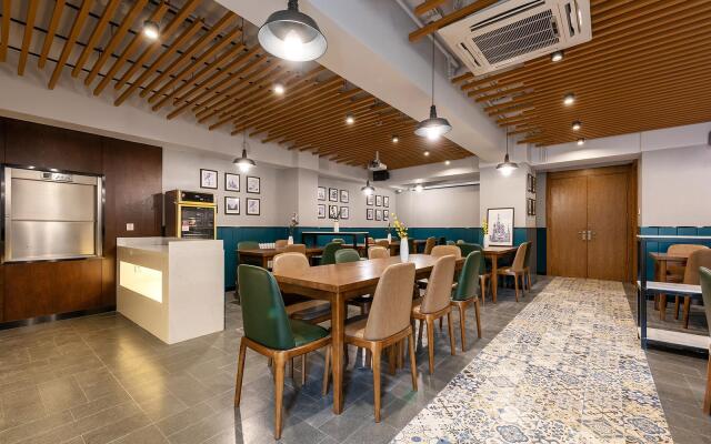 James Joyce Coffetel Harbin West High-speed Railway Station Wanda Plaza