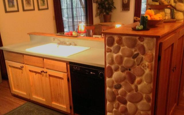 Sweet Retreat Movie Theater, Poolping-pong, Bbq, Summer Swimming