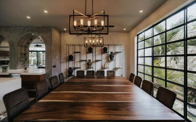 Kings Mansion for 26 guests!