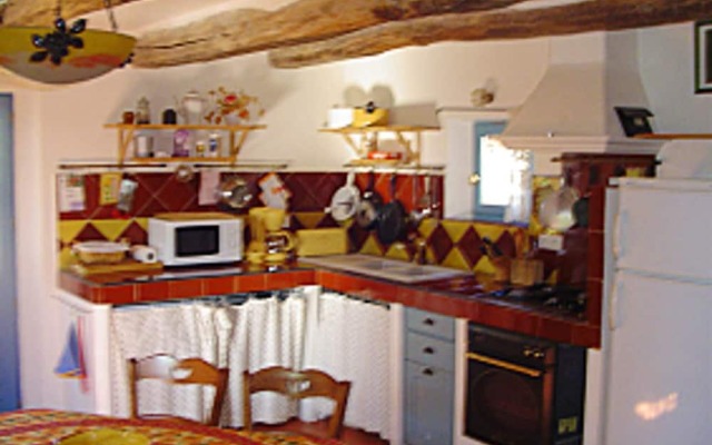 House With 2 Bedrooms in Allemagne-en-provence, With Furnished Garden