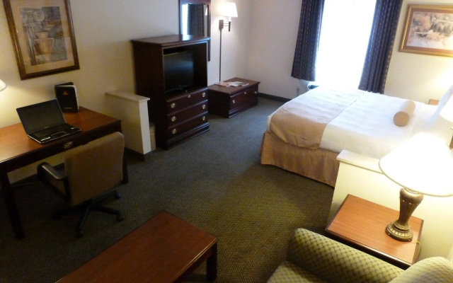 Holiday Inn Express & Suites Evansville North by IHG