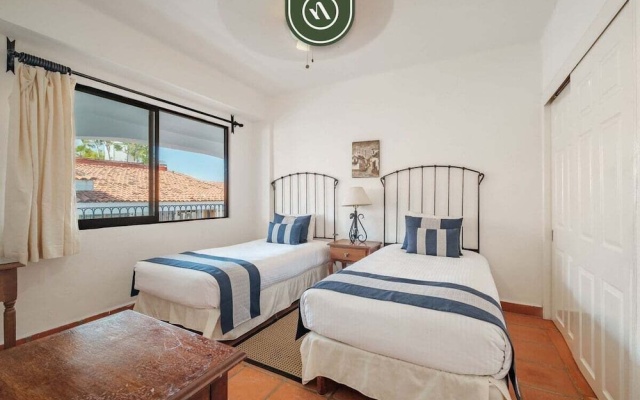 Amazing 2 BR Condo - Private Terrace - Pool