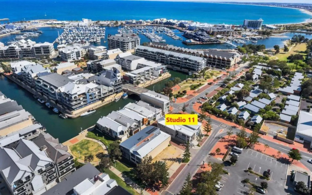 Studio 11 Mandurah Marina