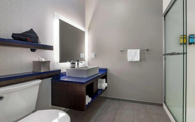 GLō Best Western Lexington