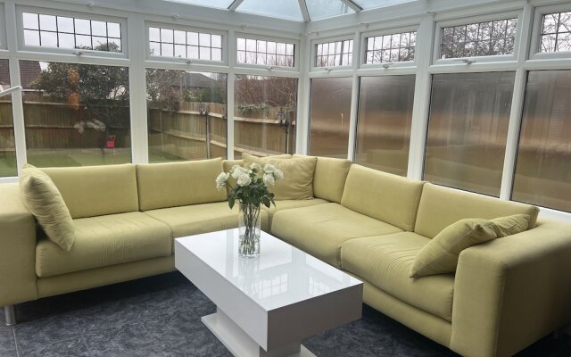 Remarkable 3-bed House in Netley Abbey Southampton