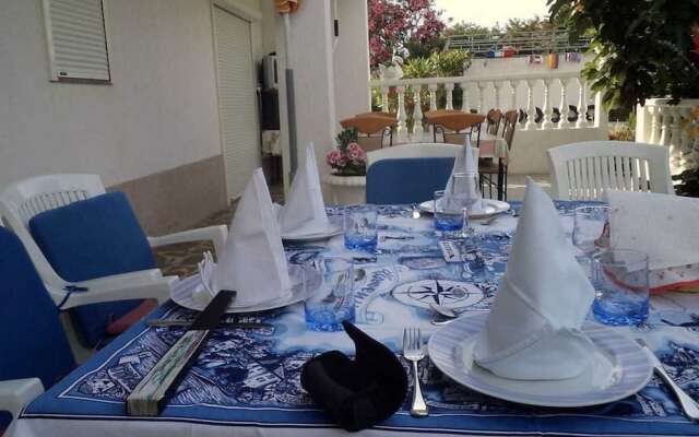 Immaculate 3-bedrooms Apartment in Rab 1-8 Pers