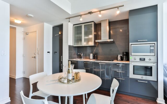 Brilliant High-Rise 2 Bed and Parking