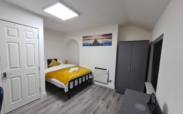 West Street 3-Bed 3-Ensuite Apartment Leicester