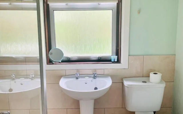 Invershin Hotel Bunkhouse & Bar