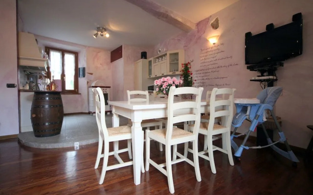 Azalea & Glicine House