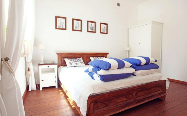 Castle Square Apartment