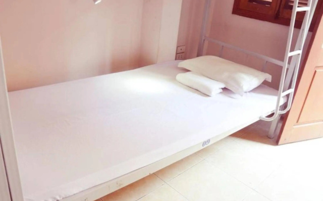 Hanoi Youth Hostel – Guest Rooms – Hanoi