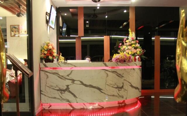Hemingways Silk Hotel