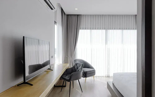 The Horizon Groove Hotel