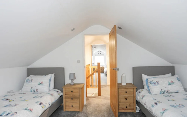 Clydfan, No 1 Trearddur Road