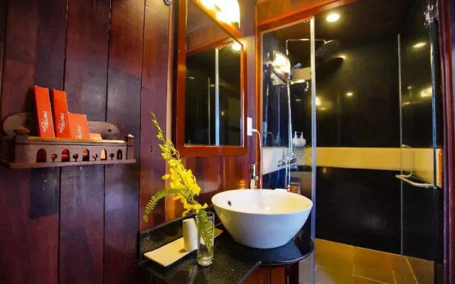 Halong Paloma Cruise