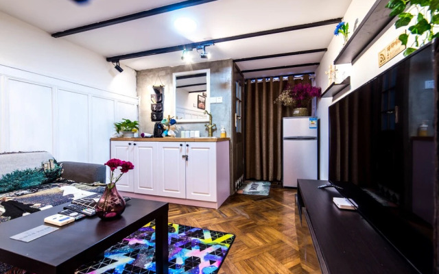 Qiyu Homestay - West Nanjing Road Branch