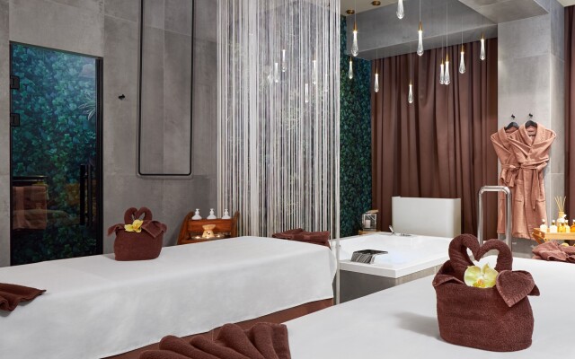Crystal House Suite Hotel & SPA