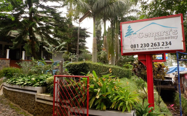 OYO 604 Cemara's Homestay