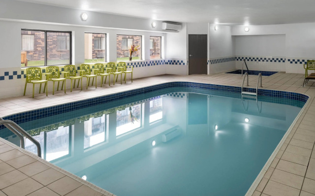 Travelodge by Wyndham Fargo West Acres