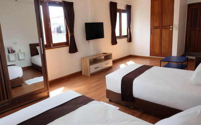 5ive Beach House Hotel