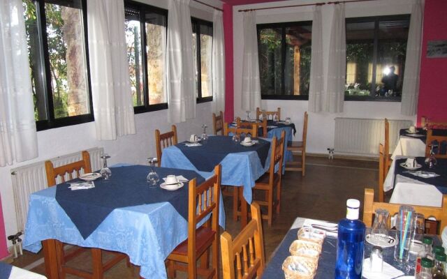 Las Cavenes Del Cabaco