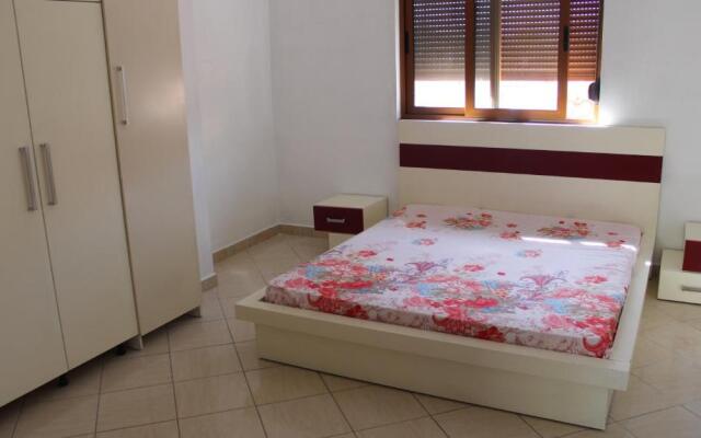 Bledi's Comfy Apartment in New Blvd / Free Parking