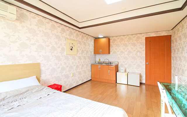 Yangyanghaemajigil Condominium