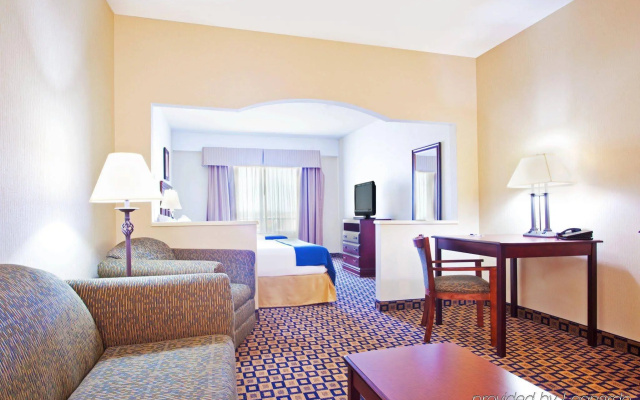Holiday Inn Express & Suites Waukegan by IHG