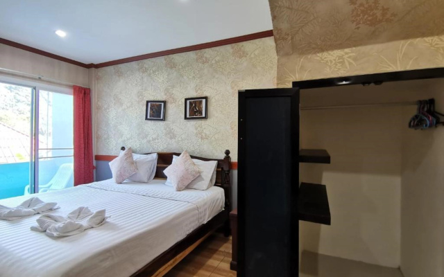 Kamala Beach Residence – Guest Rooms – Kamala