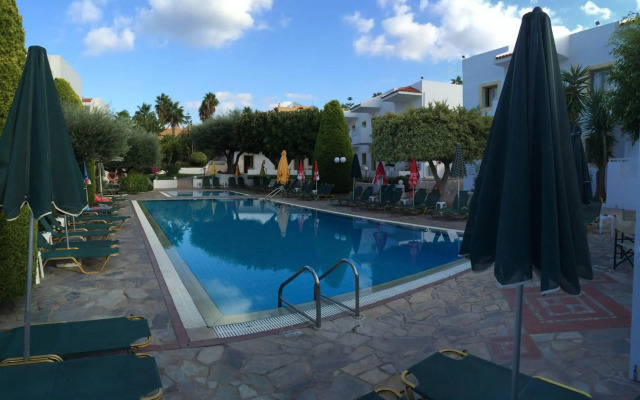 Nikolas Villas Apartments