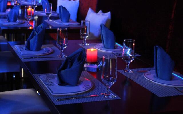 JingHang Holiday Hotel