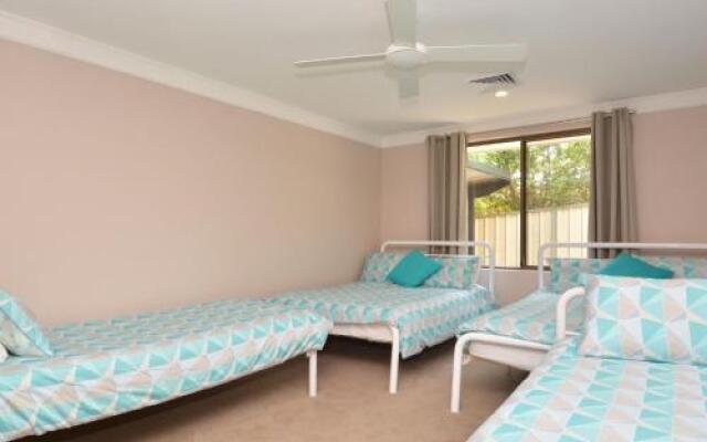 The House on the Lake @ Fishing Point, Lake Macquarie - honestly put the line in and catch fish