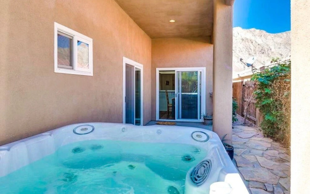 La Quinta House by RedAwning